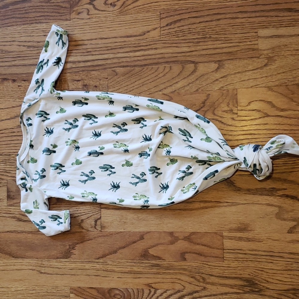 Cozys Cactus Print Knotted Nightgown, Sz 0-3M